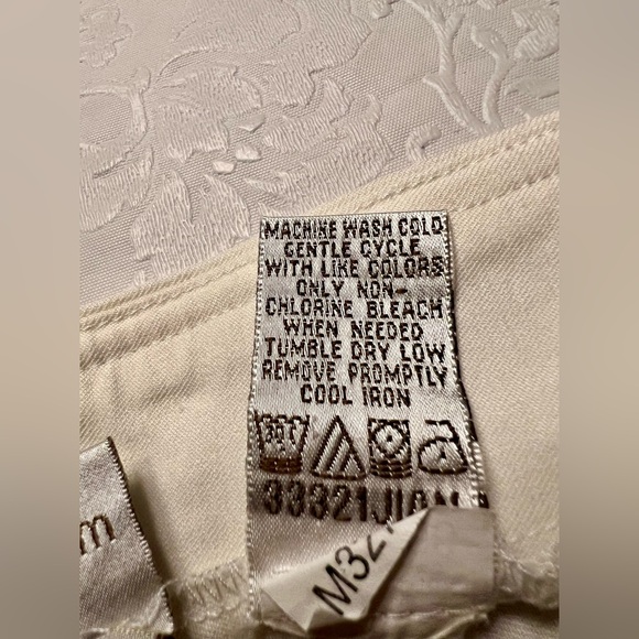 Women's Classic Cream Capris - Picture 8 of 8